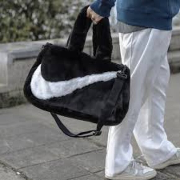 NWT Unisex. Nike Faux Fur Large Tote Bag - Picture 6 of 10